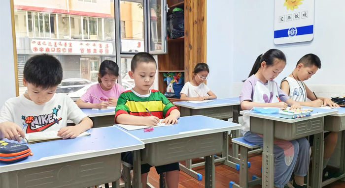 实现2个对接
课程兼容中外双方优势，小班授课，双语